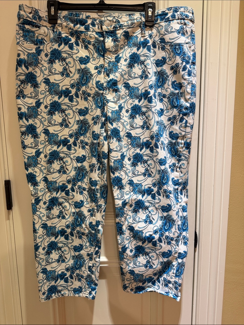 Chico's So Slimming Girlfriend Crop Blue/White Floral Stretch Denim-Sz-18-NWOT